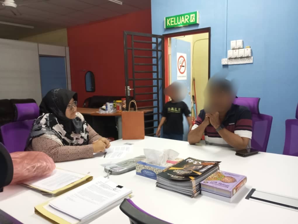 gambar lawyer ara 2-2306