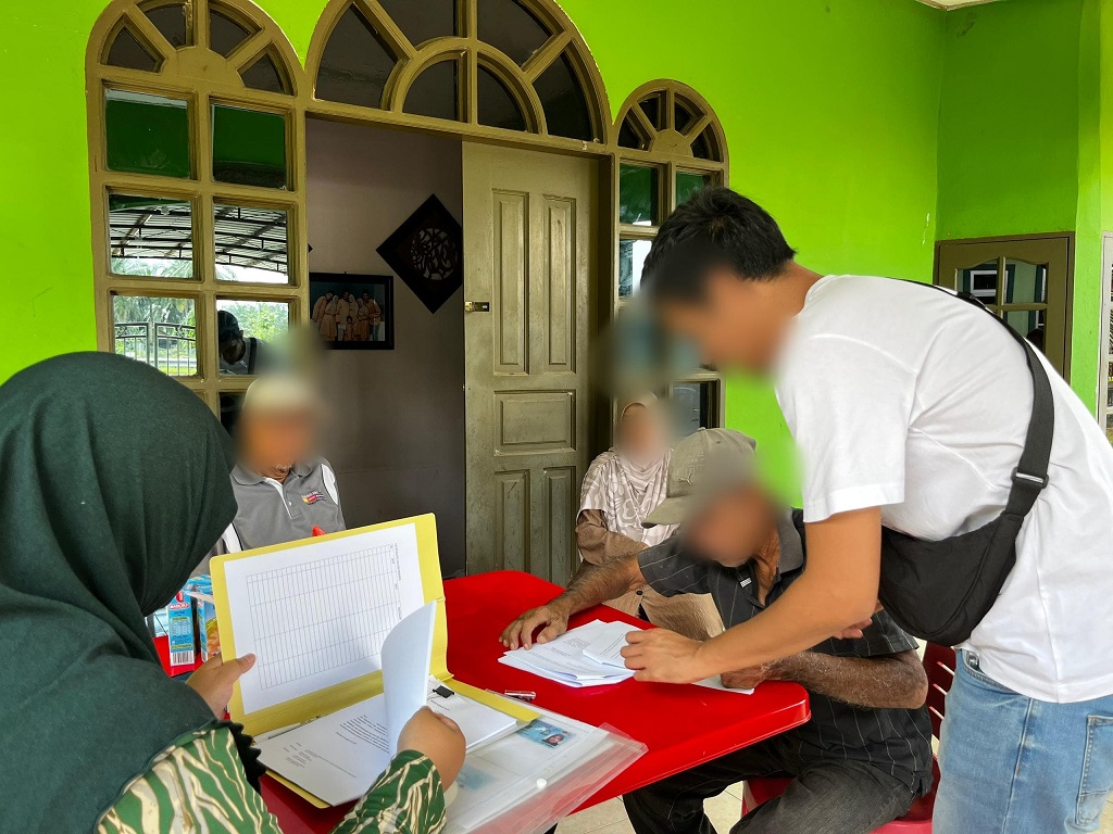 gambar lawyer ara 3-2306