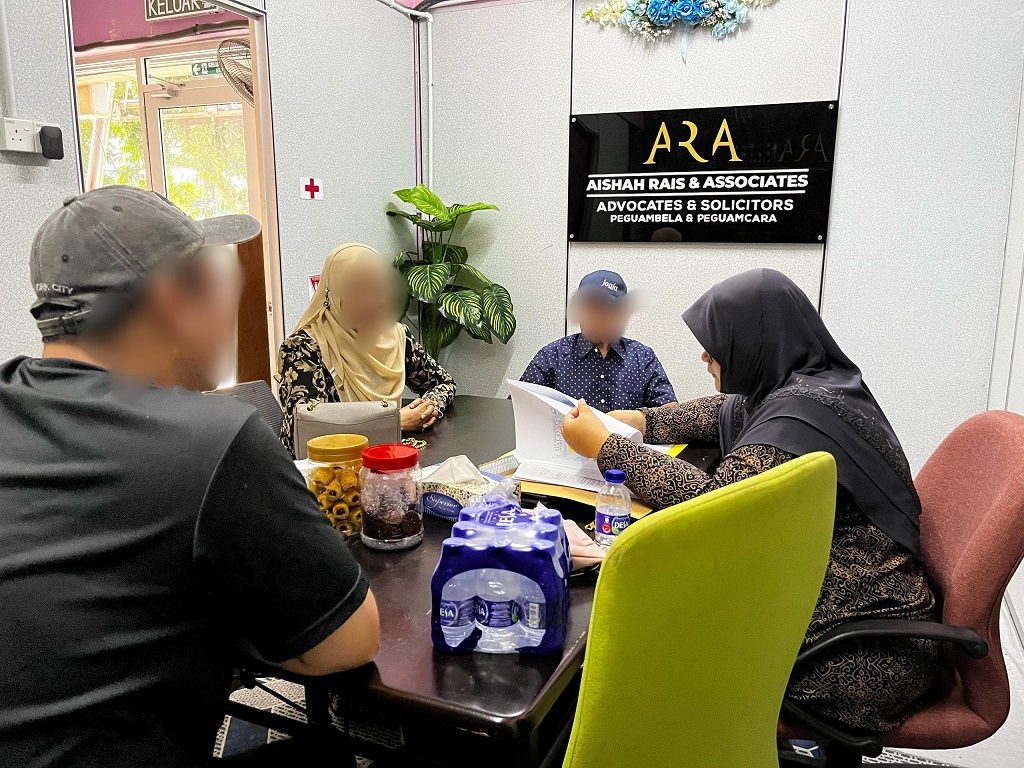 gambar lawyer ara 4-2306