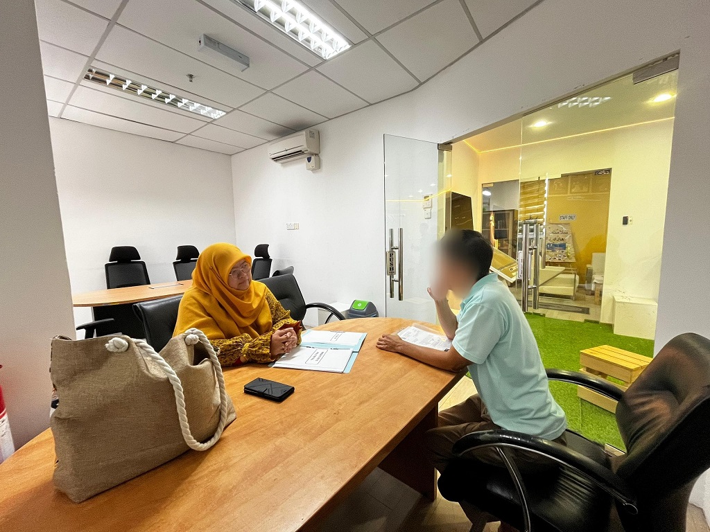 gambar lawyer ara 5-2306